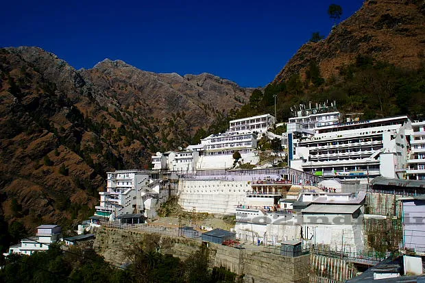 vaishno-devi-bhawan.webp
